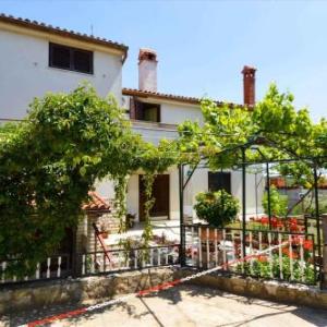 One-Bedroom Apartment in Stinjan I