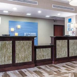 Holiday Inn Express & Suites Roanoke Rapids