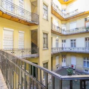 Real Apartments Lovag