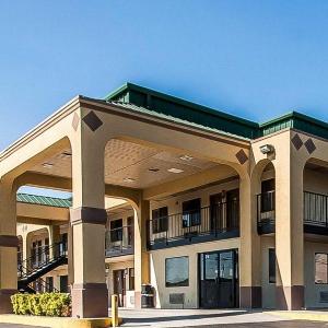 Econo Lodge Inn & Suites Southeast