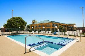 Super 8 by Wyndham Grand Prairie Southwest, Grand Prairie