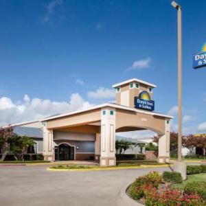 Days Inn & Suites by Wyndham Corpus Christi Central