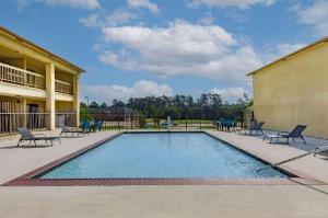 Days Inn & Suites by Wyndham Huntsville, Huntsville