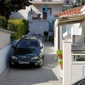 Apartments and rooms with parking space Bol - Brac - 2878