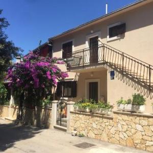Apartments by the sea Mirca Brac - 2886