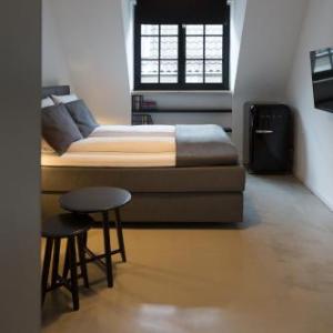 Square Rooms 8