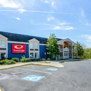 Hotels near Dedmon Center - Econo Lodge Inn & Suites Radford-Blacksburg Area