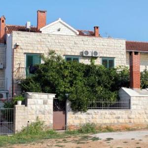 Apartments and rooms with parking space Supetar Brac - 5658