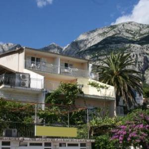 Apartments with a parking space Makarska - 6844