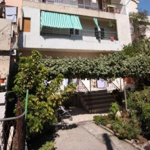 Apartments with a parking space Makarska - 6885