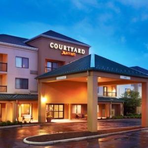 Courtyard By Marriott Cleveland Airport North