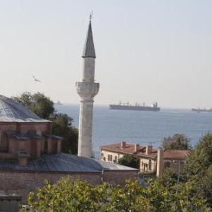 BACHOS HOTEL SULTANAHMET enjoy breakfast on the sea view terrace