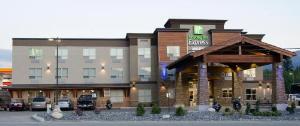 Holiday Inn Express Golden-Kicking Horse, Golden