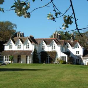 Stansted Park Stoughton Hotels - Hollybank House