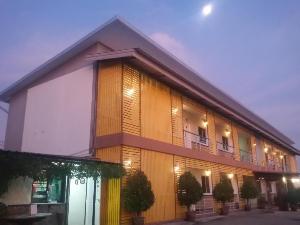 Baan Pangpond, Tak