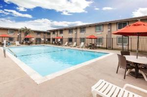 Super 8 by Wyndham Beaumont, Beaumont