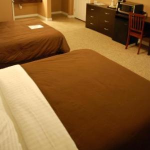 Dover Foxcroft Hotels Deals At The 1 Hotel In Me Abbot Trailside Lodging 12 11 Miles Away From Dover Foxcroft