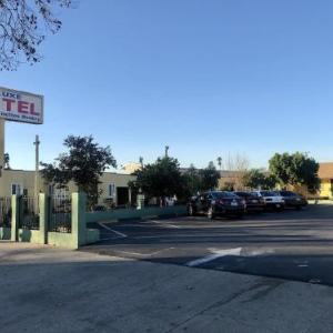 Deluxe Inn