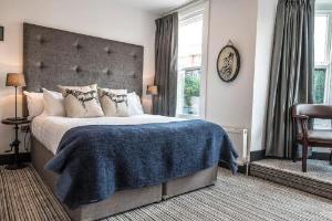Peaky Blinders Accommodation & Bar, Southport