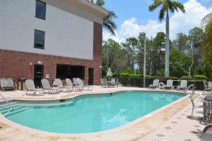 Days Inn & Suites by Wyndham Fort Myers Near JetBlue Park, Fort Myers