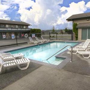 Poulsbo Inn & Suites