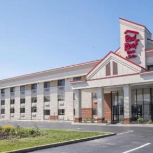 Red Roof Inn & Suites Cleveland - Elyria