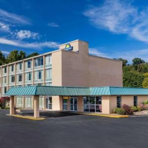 Hotels near Secrest Auditorium - Days Inn by Wyndham Cambridge