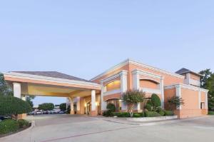 Days Inn by Wyndham Irving Grapevine DFW Airport North, Irving