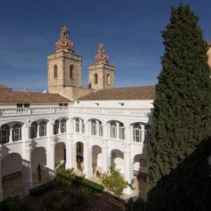 Grupoandria El Claustre de Ciutadella - HOSPEDERIA