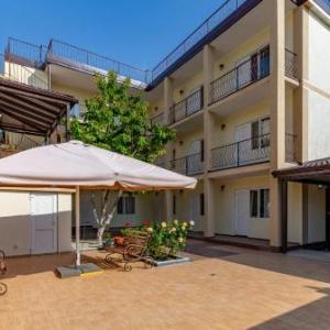 Guesthouse на Абинской 18