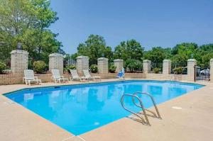 Days Inn by Wyndham Newport News City Center Oyster Point, Newport News