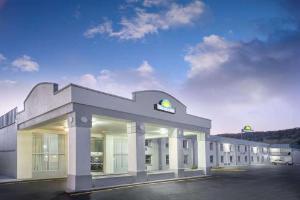 Days Inn by Wyndham Roanoke Near I-81, Roanoke