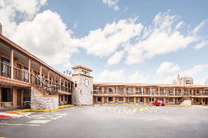Days Inn by Wyndham San Antonio Alamo/Riverwalk hotel near Henry B. González Convention Center