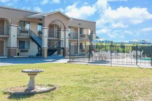 Days Inn by Wyndham San Marcos, San Marcos