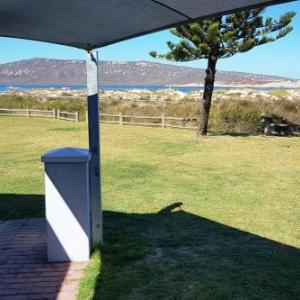 Barefootin Beachfront Cottage Loadshedding-Proof Steps Away from Langebaan Main Beach Bliss