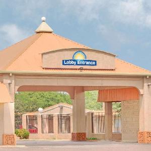 Days Inn by Wyndham Plainview