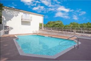 Days Inn by Wyndham Suites Fredericksburg, Fredericksburg
