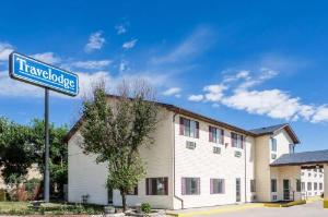 Travelodge by Wyndham Longmont, Longmont