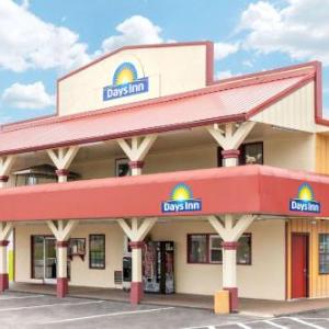 Hotels near Loretta Lynns Ranch - Days Inn by Wyndham Holladay