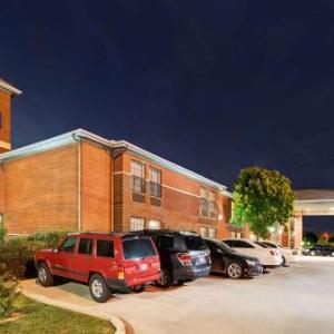 Days Inn by Wyndham Dallas Plano