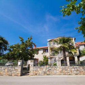 MARA House with Apartments