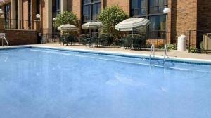 Drury Inn & Suites Kansas City Stadium- Kansas City, Kansas City