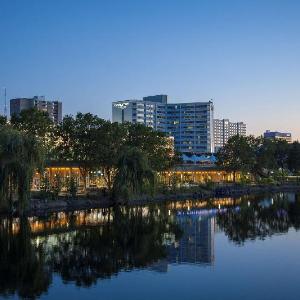 ONE Spokane Stadium Hotels - DoubleTree By Hilton Spokane City Center