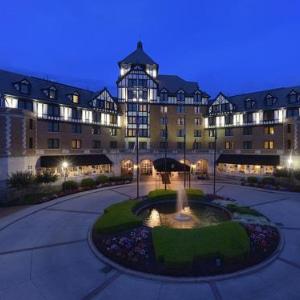 Hotels near Berglund Center - Hotel Roanoke - Conference Center Curio Collection by Hilton