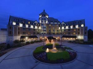 Hotel Roanoke & Conference Center, Curio Collection by Hilton, Roanoke