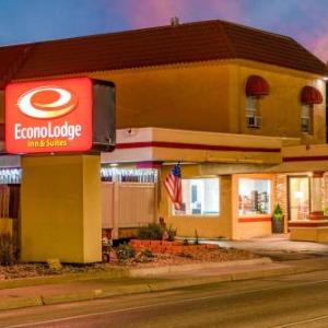Econo Lodge Inn & Suites