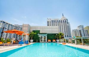 Iberostar Waves Berkeley Shore hotel near Miami Beach Convention Center