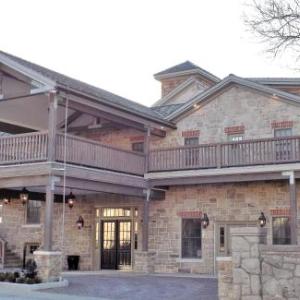 Hotels near Hamilton Golf and Country Club - The Barracks Inn