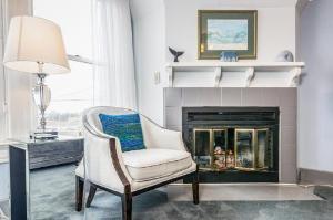 Nantucket Whale Inn, Half Moon Bay