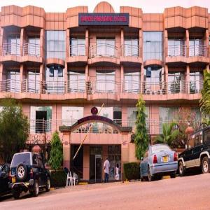 Super Paradise Hotel